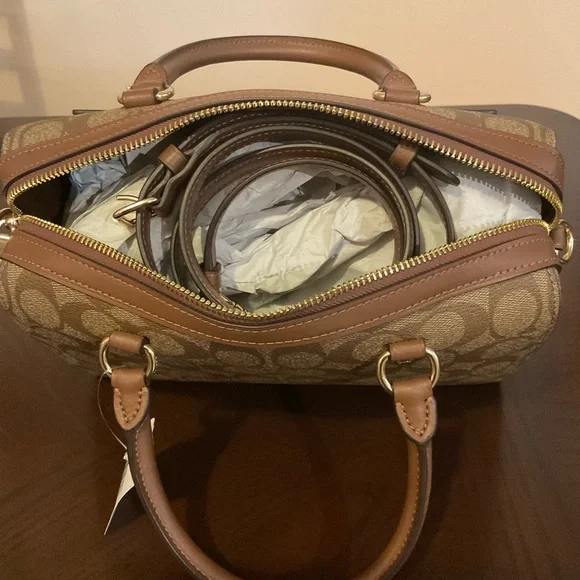 Authentic Coach New York Satchel - Picture 6 of 9